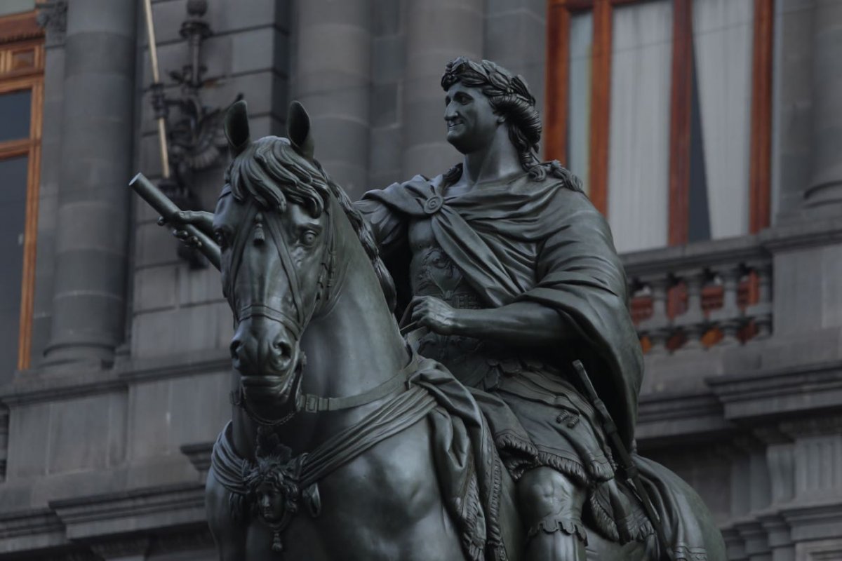 Escultura_Ecuestre_de_Carlos_IV_tras_restauración_2017_-_1.jpg