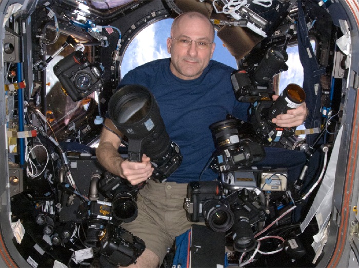 nasa_nikon_iss_cameras.jpg