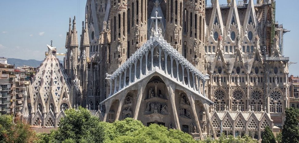 Sagrada_Familia_today.jpg